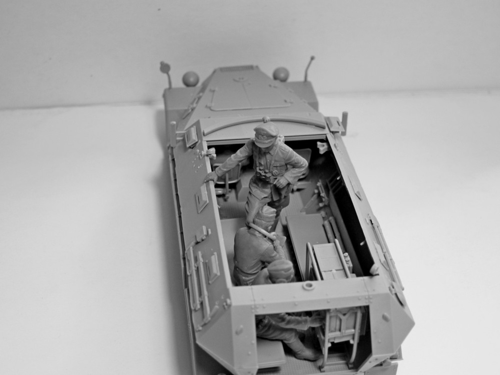 1/35 Германский экипаж командной машины (1939-1942 г.) #35644 / German Command Vehicle Crew (1939-1942) (4 figures) (100% new molds)