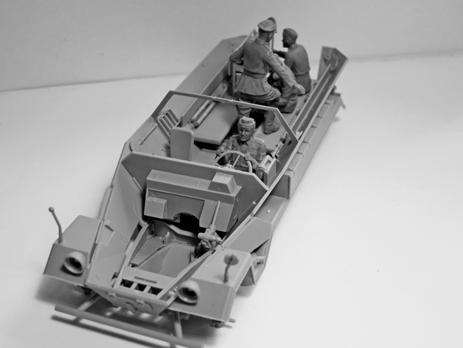1/35 Германский экипаж командной машины (1939-1942 г.) #35644 / German Command Vehicle Crew (1939-1942) (4 figures) (100% new molds)