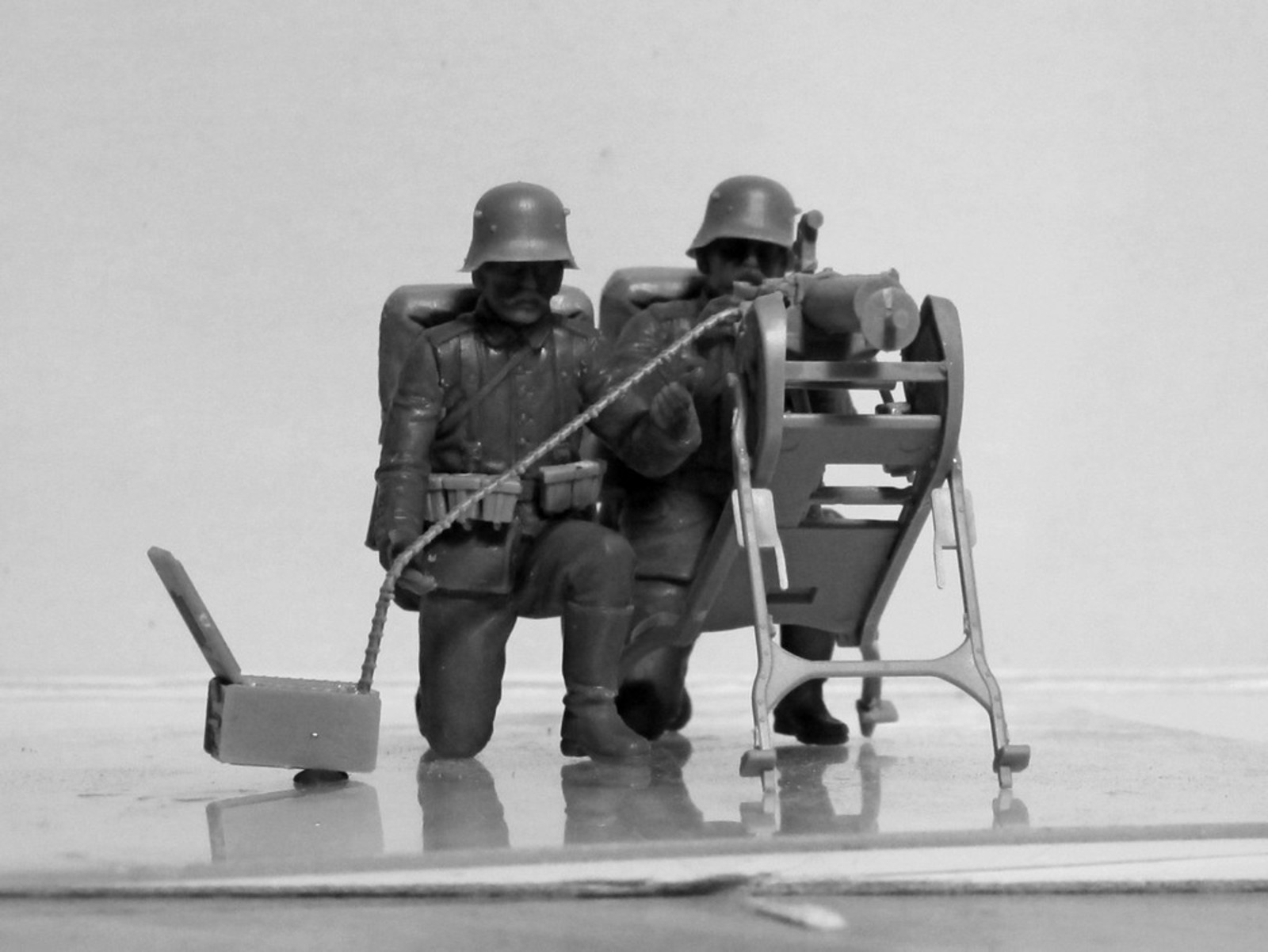 1/35 WWI German MG08 MG Team (2 figures) (100% new molds) 35711